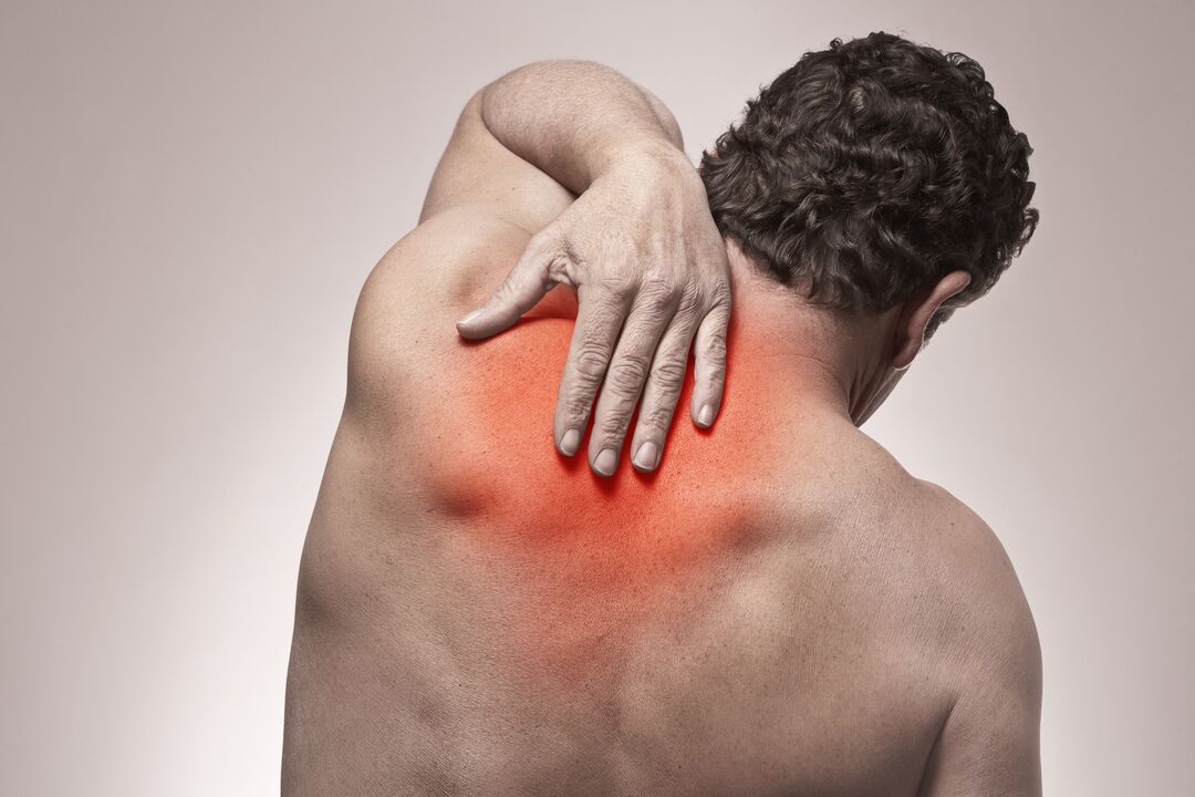 bolečina pod levo lopatico s hrbta s hrbtne fotografije 2