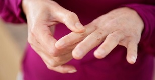 vzroki za bolečine v sklepih prstov